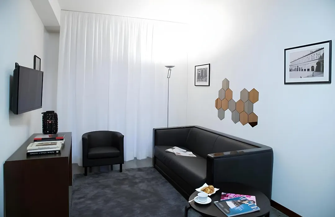 Phi Hotel Bologna-1